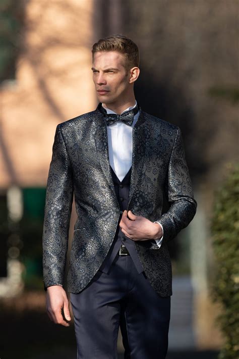 vestito per matrimonio uomo gucci|Come vestirsi a un matrimonio: i look da uomo e i consigli di stile .